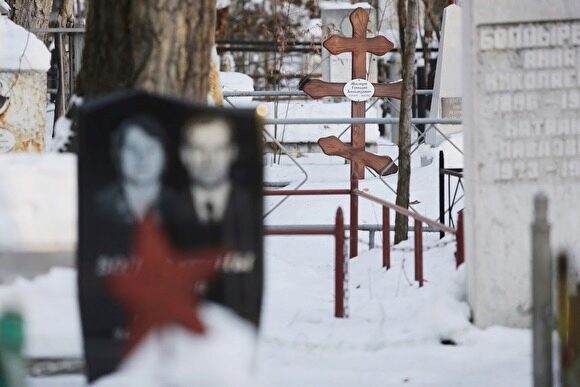 В Мурманской области во время обрушения грунта на кладбище погибли двое рабочих