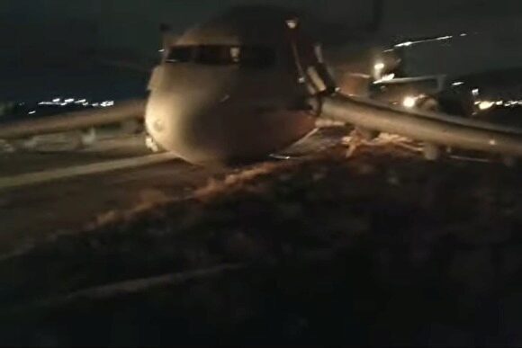 В Одессе сел на брюхо самолет Turkish Airlines: подломилась стойка шасси