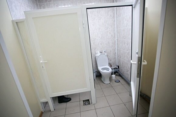 В школе под Орлом торжественно открыли теплый туалет, которого не было 145 лет