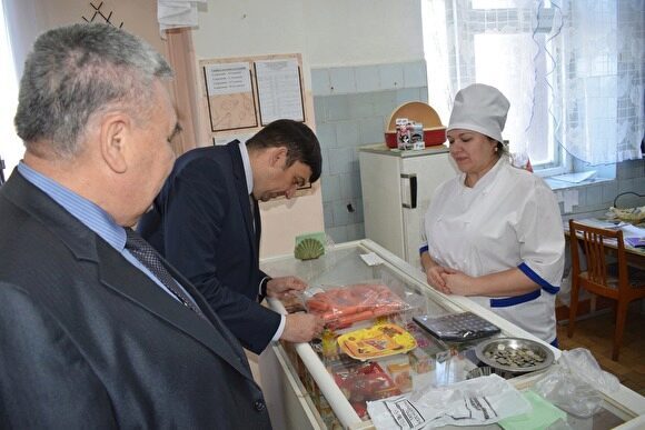 В Златоусте считают, что Максим Пекарский неслучайно устроил проверку сосисок в местной школе