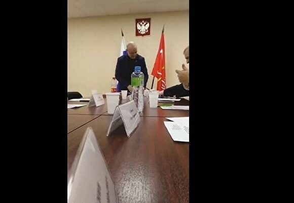 Глава муниципалитета Петербурга пожаловался на оппозиционера из-за маски медведя