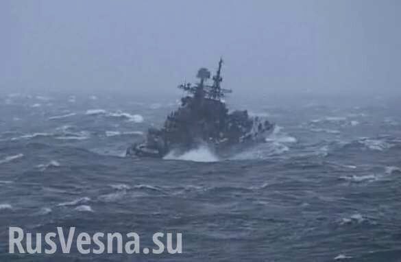 Корабли ВМФ России атакованы сильнейшим штормом в Норвежском море