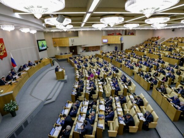 Почти у половины депутатов Госдумы есть лишний вес