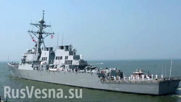 Российский ракетный корабль «взял под конвой» американский эсминец в Чёрном море