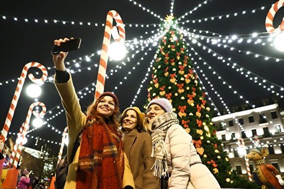 Рождественская ярмарка в Петербурге: 92 млн из бюджета, 8 км гирлянд, 53 киоска и каток
