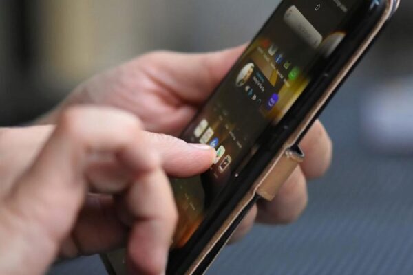 Складной смартфон Galaxy Fold 2 от Samsung выйдет на рынок раньше Galaxy S11