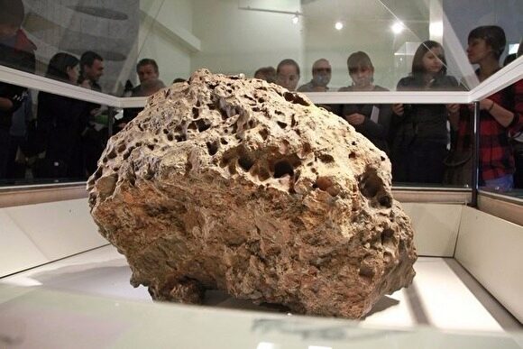Смотритель музея заявила о «самопроизвольном поднятии» купола над челябинским метеоритом