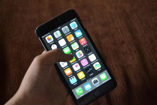 Специалист Loup Ventures уверен в низких продажах iPhone 12