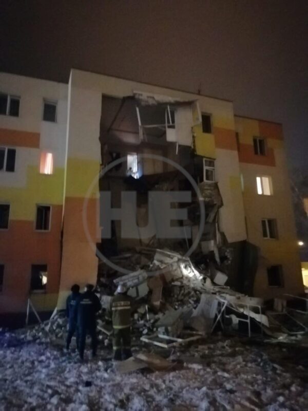 СРОЧНО: В Белгороде в четырёхэтажке прогремел взрыв, обрушилась стена (ФОТО, ВИДЕО)