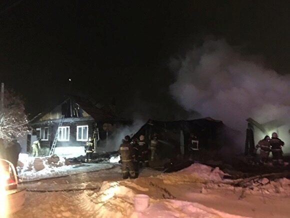 В Березовском на пожаре в частном доме пострадала женщина