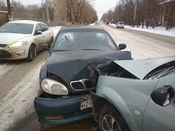 В Челябинске пожилой водитель протаранил иномарку, за рулем которой была пьяная женщина