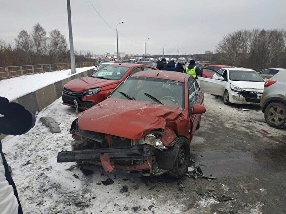 В Челябинске женщина спровоцировала массовую аварию