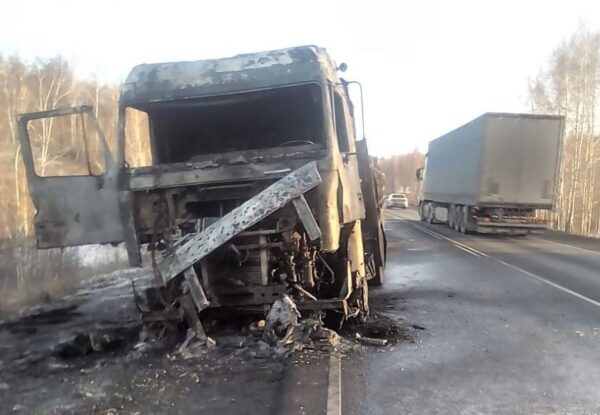 В Челябинской области на трассе М-5 сгорела фура