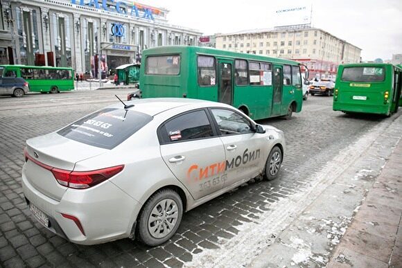 В Екатеринбурге пенсионерке, выпавшей из автобуса, заплатят ?80 тыс.