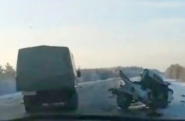 В Нефтеюганском районе при столкновении грузовика и легковой машины погиб человек