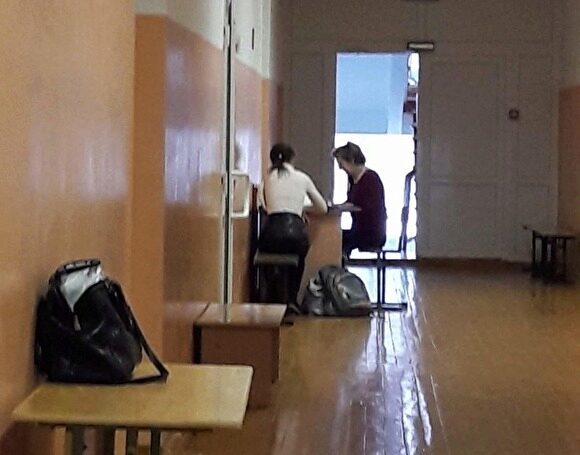 В школе Краснотурьинска из-за нехватки кабинетов дети учатся в коридорах