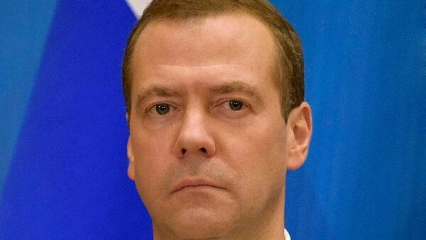 Правительство Медведева ушло в отставку