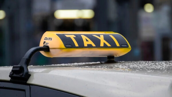Таксист ударил ножом пассажира на глазах у дочери