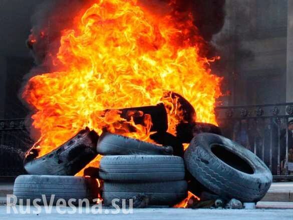 «Таможня подурела!»: на границе с Польшей украинцы зажгли шины (ФОТО, ВИДЕО)
