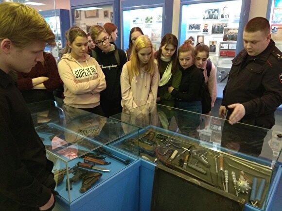 В музее МВД для учащихся екатеринбургских вузов и колледжей провели экскурсии