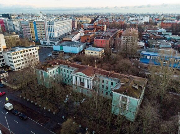 В Петербурге могут снести здание в стиле сталинского ампира. Градозащитники бьют тревогу