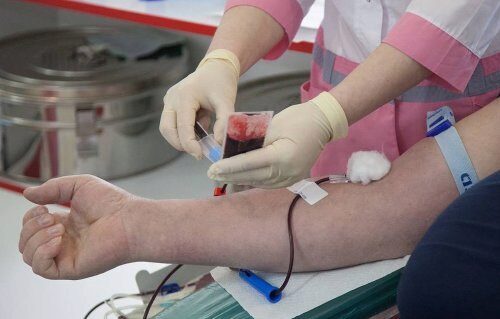 Кровь вылечившихся от коронавируса может помочь в лечении инфекции