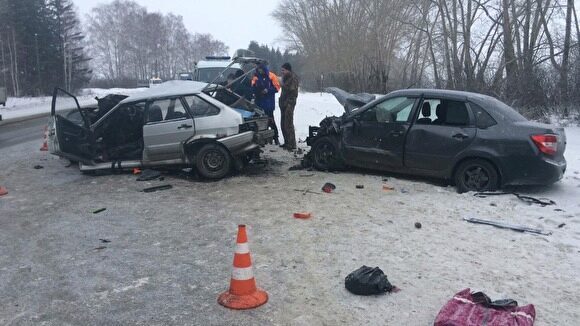 На трассе Екатеринбург — Курган при столкновении двух Lada погиб человек, три пострадали