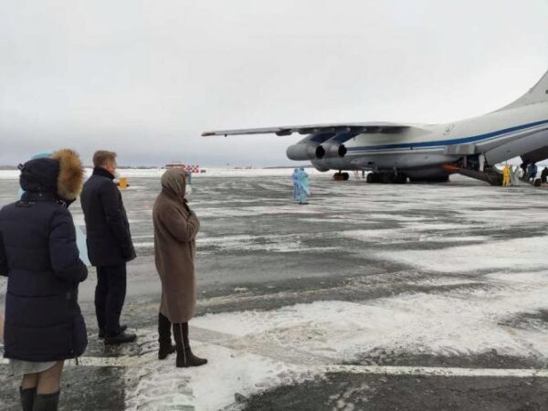 Первый самолет с эвакуированными из Китая прибыл в Тюмень