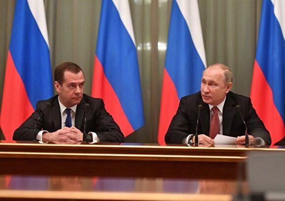 Путин рассказал, что Медведев был посвящен в план отставки его правительства