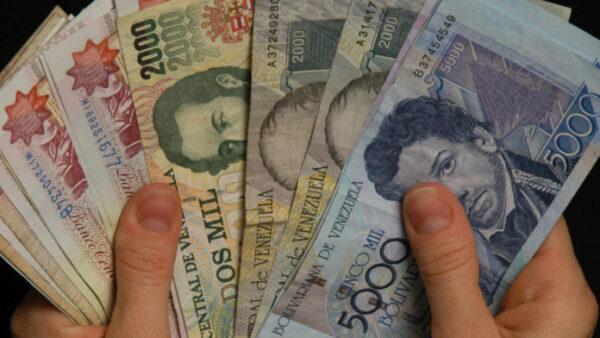 Россия станет печатать венесуэльские деньги