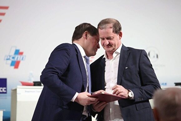 Симановский, купивший стол работы губернатора за ₽35 млн, получил от него почетную грамоту