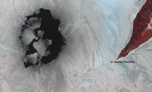 Ученые пытаются найти объяснение загадочных ледяных кругов на Байкале