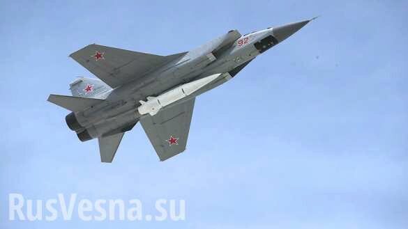 Фантастические кадры: истребитель МиГ-31 перехватил «нарушителя границы» над Камчаткой (ВИДЕО)