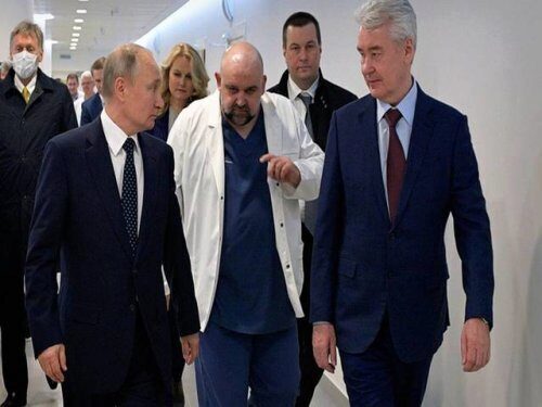 ﻿Главврач российской коронавирусной больницы, встретившийся с Путиным, дал положительный результат на COVID-19