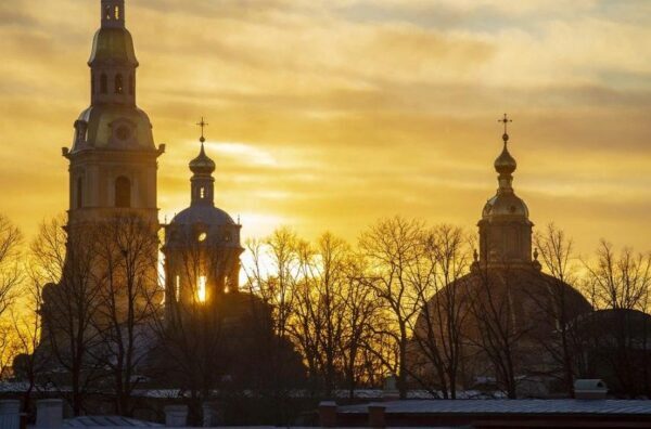 Храмы Петербурга переводят церковные службы в онлайн-режим из-за коронавируса