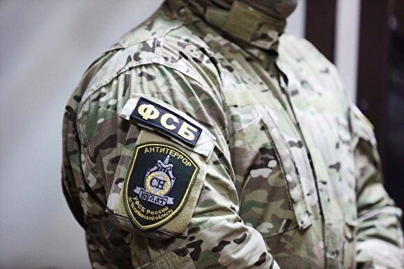 На границе РФ в Курганской области ФСБ остановила фуру с оружием