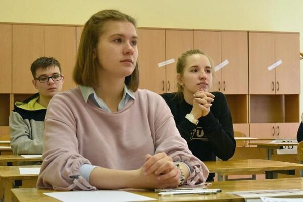 Российским школьникам могут продлить учебный год