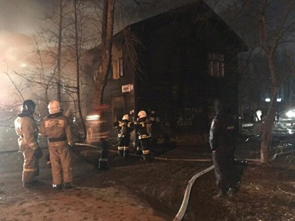 Шесть человек погибли в пожаре в бараке в Екатеринбурге