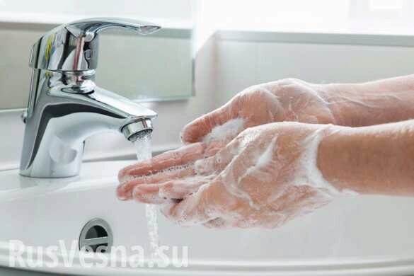 Врач рассказал, что мытьё рук может быть опасно для здоровья
