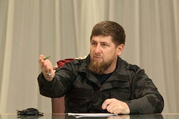 Кадыров пообещал поощрить полицейского, который избил мужчину из-за отсутствия маски