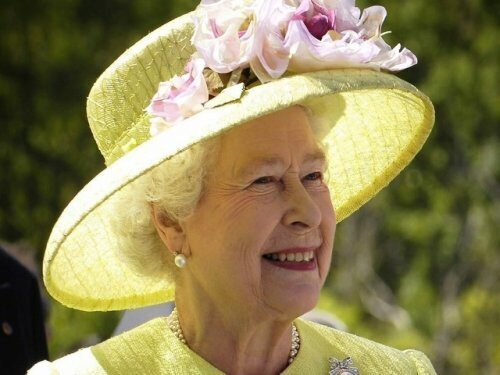 ﻿Королева Елизавета впервые за 68 лет отменила артиллерийские салюты на свой день рождения