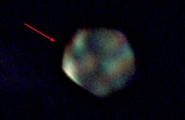 На снимках миссии NASA "Аполлон 13" обнаружен радужный НЛО