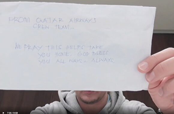 Пилоты Qatar Airways дали денег на билеты петербуржцу, которого не пустили в Россию