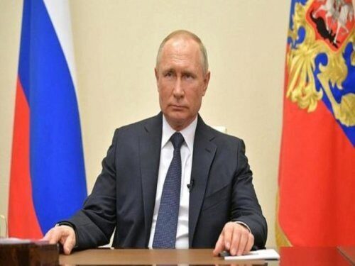 Президент России Владимир Путин провел видеоконференцию с главами регионов