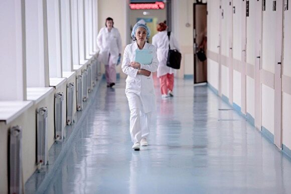 Санитар клиники в Петербурге, заявивший СМИ об отсутствии респираторов, заразился COVID-19