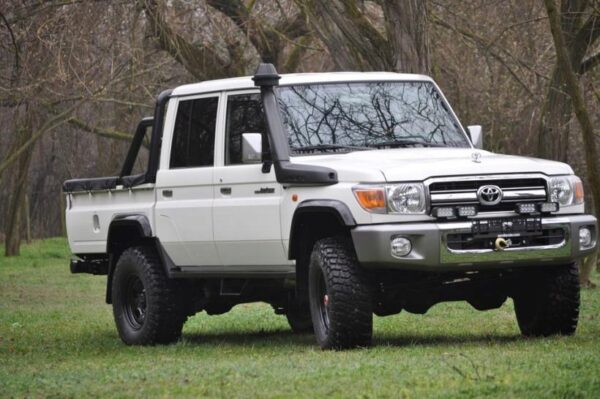 Toyota Land Cruiser 76 Pickup