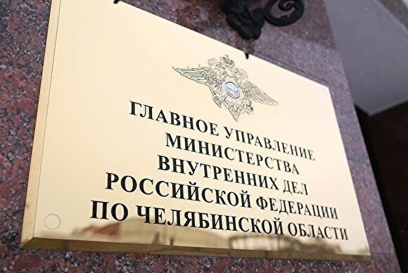 В Челябинске автомобиль врезался в здание миграционной службы ГУ МВД