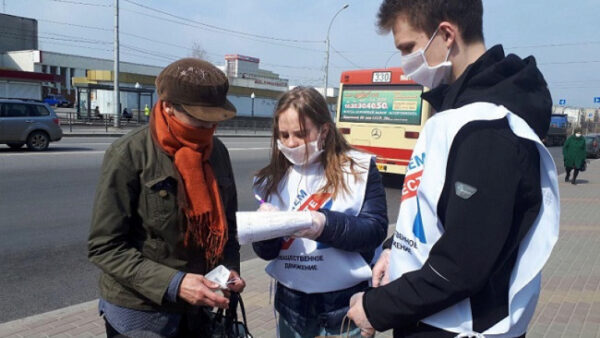 В Липецке бесплатно раздают медицинские маски