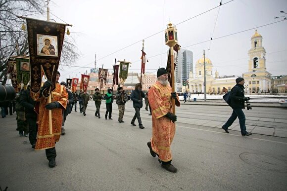 В Санкт-Петербурге полиция прервала крестный ход, организованный бывшим священником