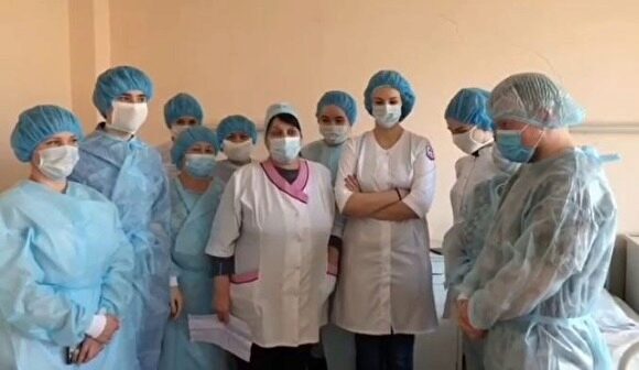 Врачи Покровской больницы в Петербурге просят о помощи: у них нет респираторов и кислорода